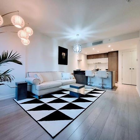 Your Perfect Escape - Modern Landmark Condo In Downtown Calgary - Free Parking- Premium Location Luaran gambar