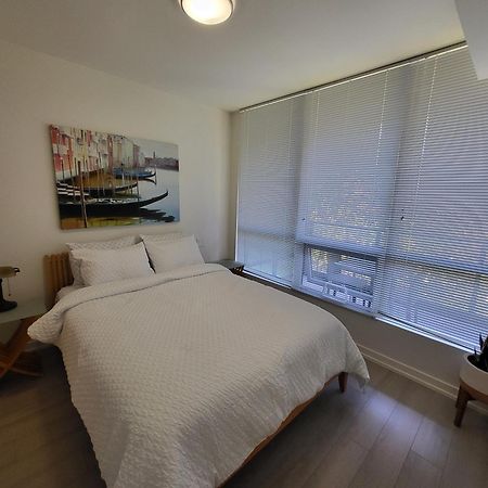 Your Perfect Escape - Modern Landmark Condo In Downtown Calgary - Free Parking- Premium Location Luaran gambar