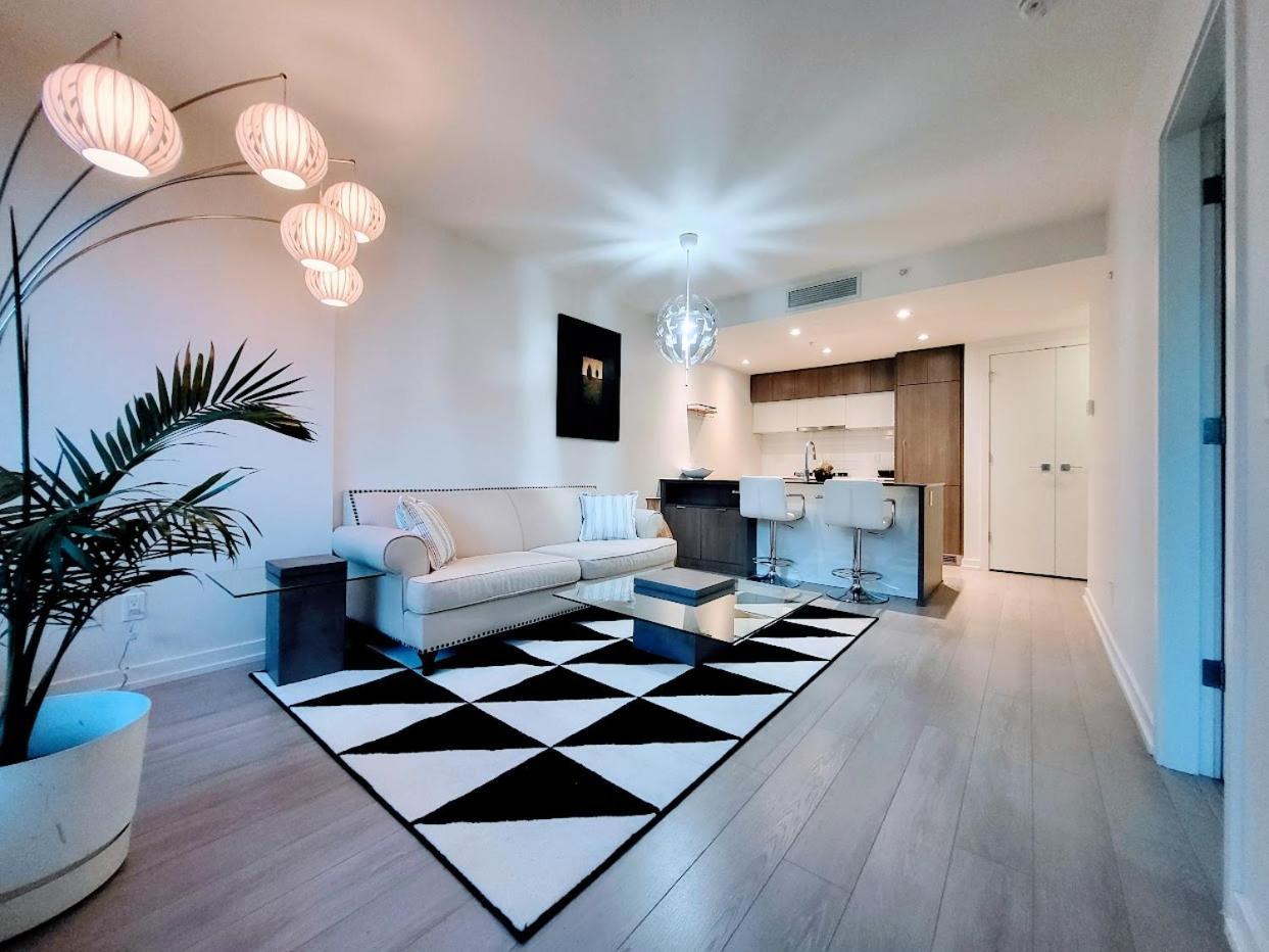 Your Perfect Escape - Modern Landmark Condo In Downtown Calgary - Free Parking- Premium Location Luaran gambar