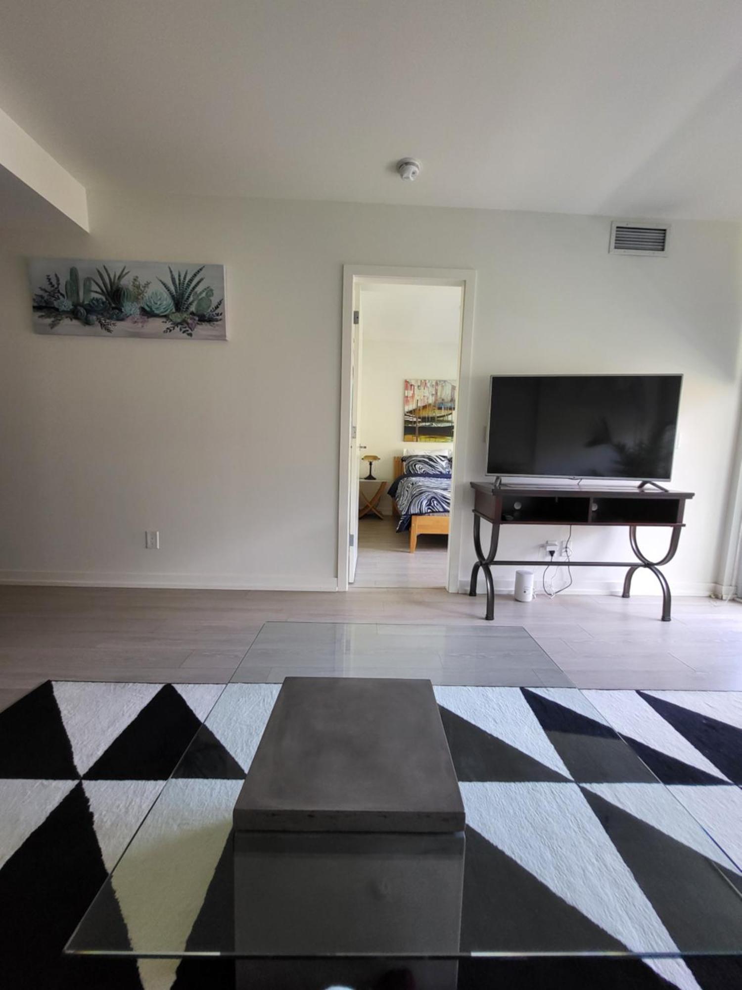 Your Perfect Escape - Modern Landmark Condo In Downtown Calgary - Free Parking- Premium Location Luaran gambar